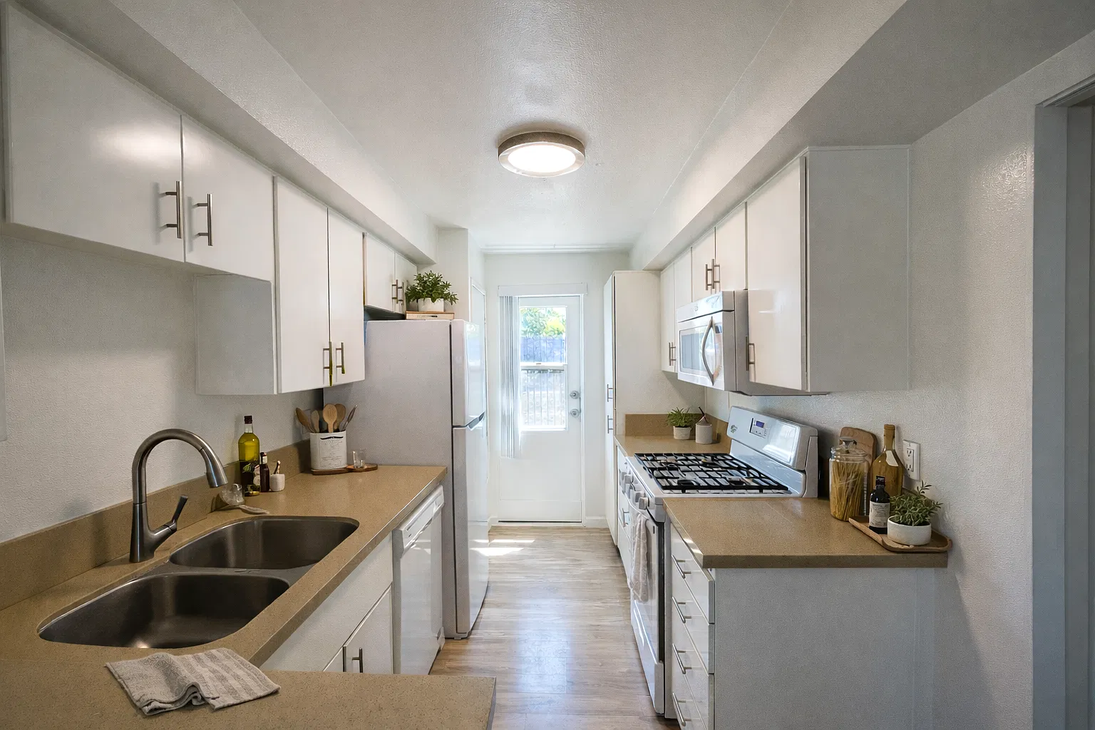 44220 San Pablo Ave — Photo 4