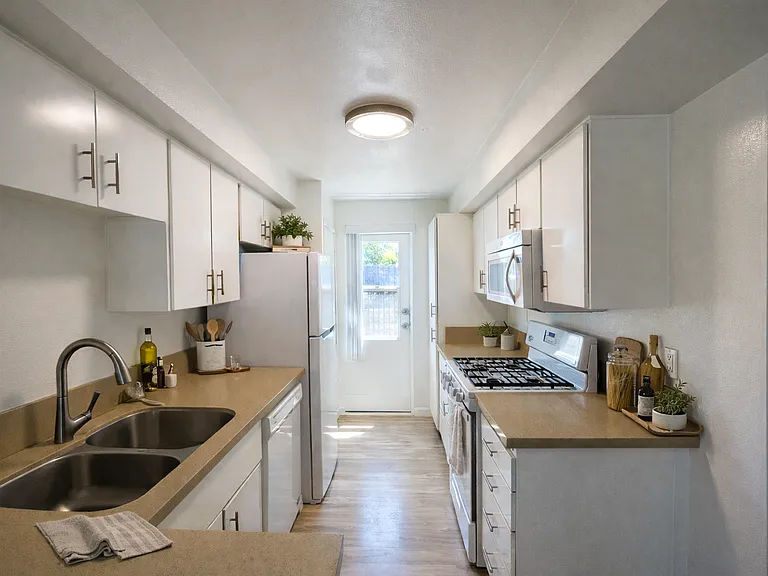 44220 San Pablo Ave #F9 — Photo 4