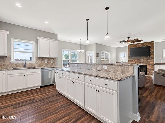 4th image of 423 Planters Ridge Drive