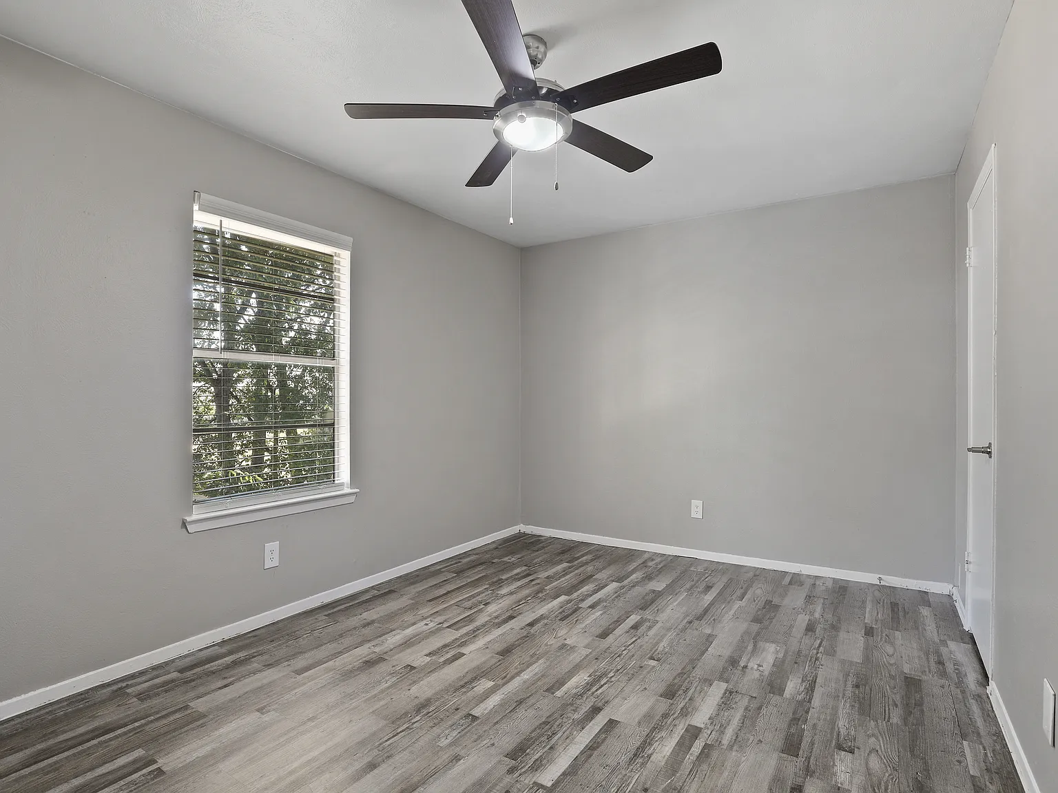 Kingswood Apartments — Photo 3