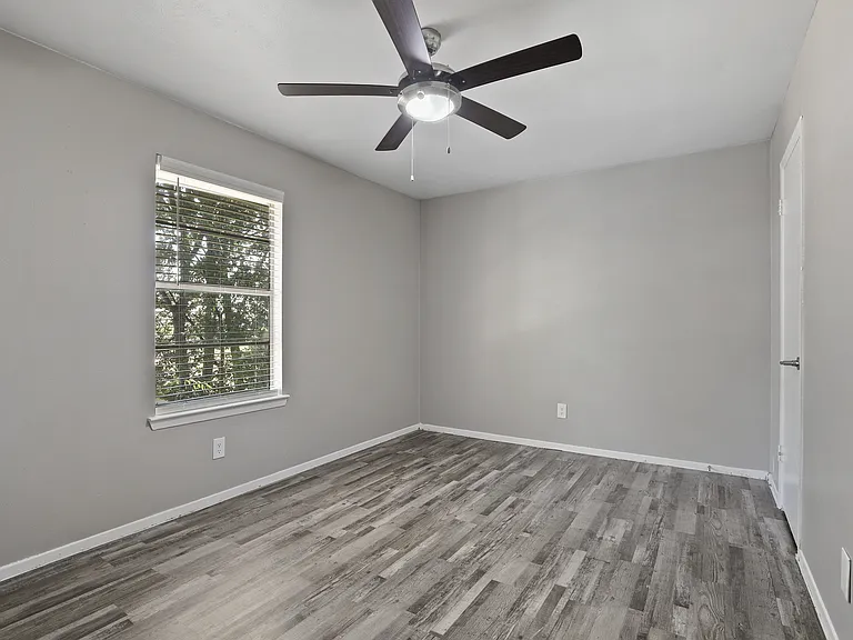 Kingswood Apartments — Photo 3