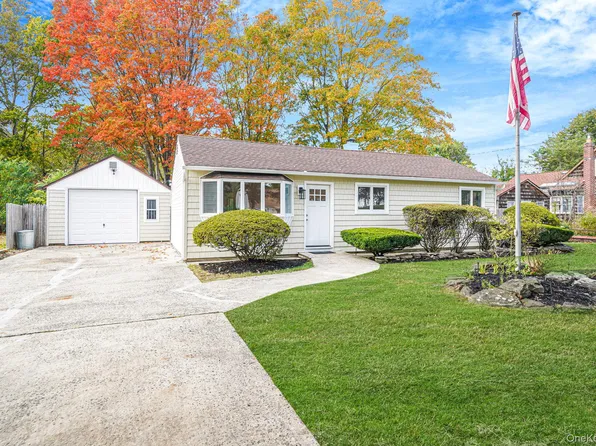 1039 Joselson Avenue, Bay Shore, NY 11706