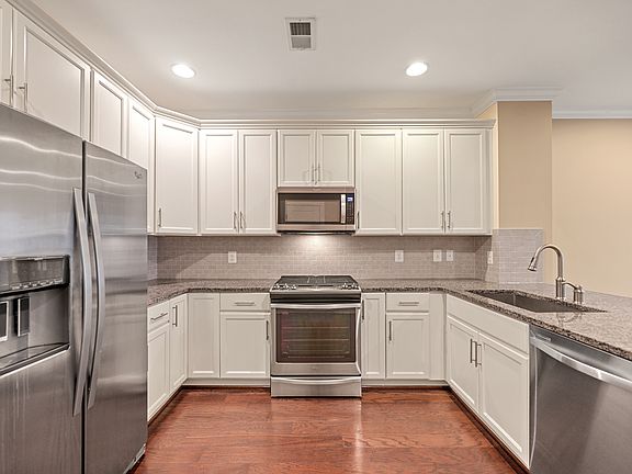 2nd image of 2111 Richmond Hwy #101