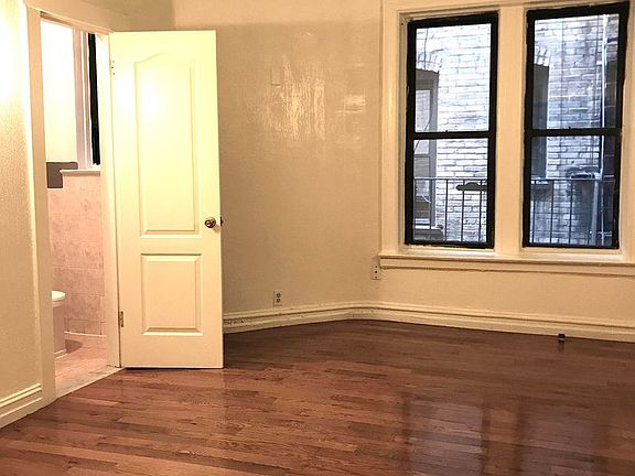 3rd image of 220 E 18th St APT 3G