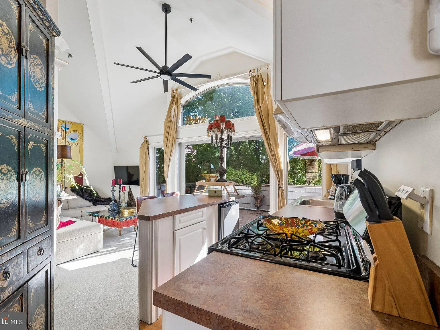 1 bed, 1.0 bath, 500 sqft, $2,100 — Photo 2
