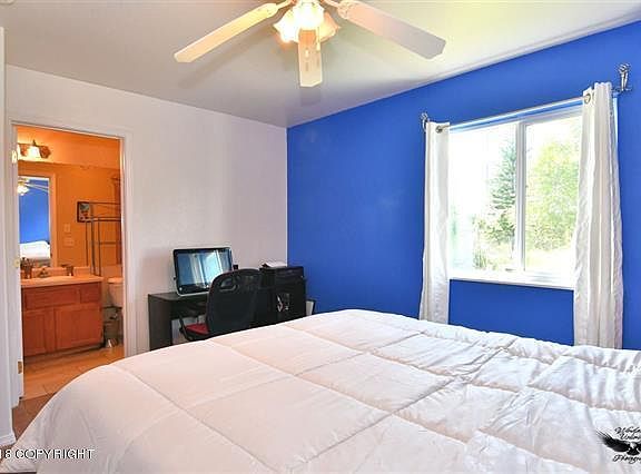 4th image of 901 Shellinger St