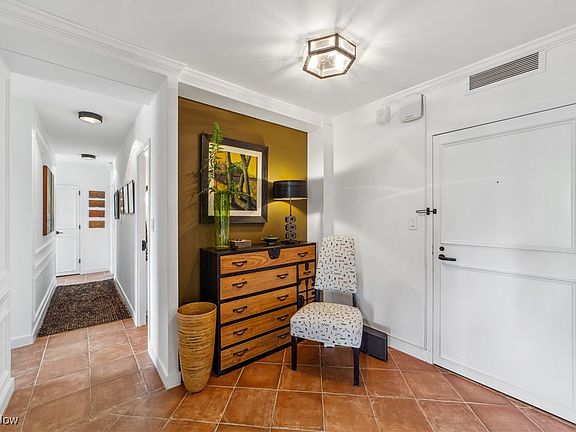 4th image of 1 Bratenahl Pl APT 412