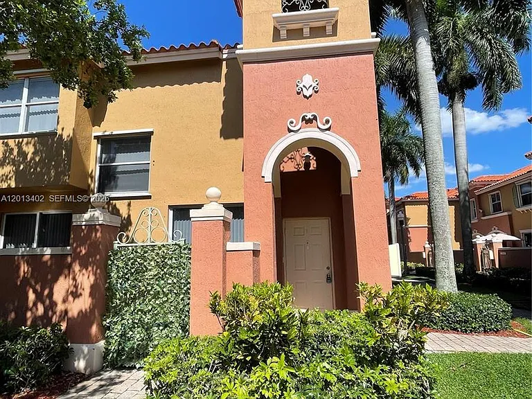 10666 SW 7th St #2106 — Photo 2