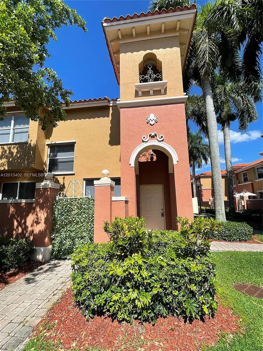 Building Photo - 10666 SW 7th St #2106