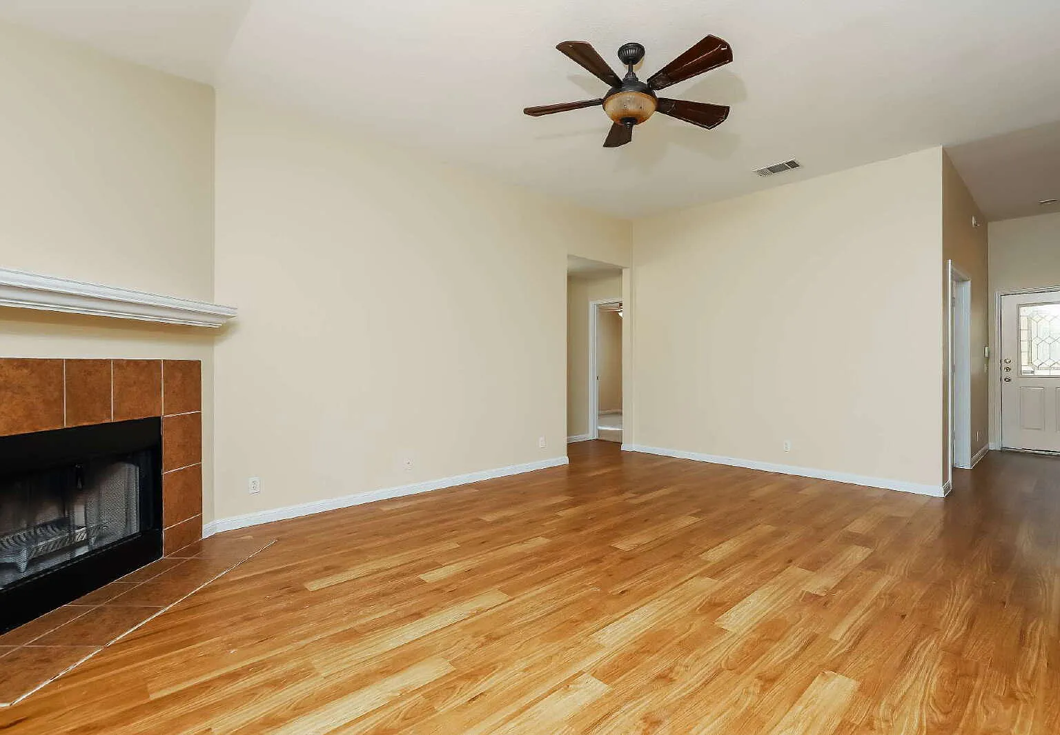 3 bed, 2.0 bath, 1549 sqft, $1,790 — Photo 3