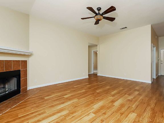 3rd image of 1561 Kenneys Way