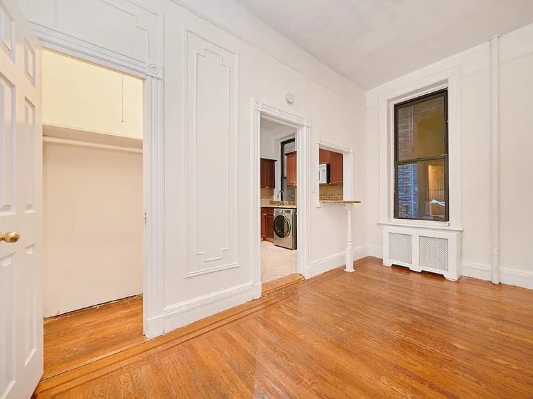 414 E 89th St #1R — Photo 11