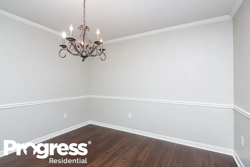 4 bed, 2.0 bath, 2077 sqft, $2,240 — Photo 3
