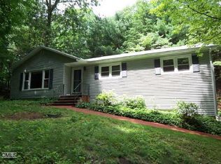 4 Honey Ln, Sandy Hook, CT 06482