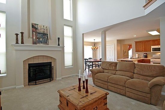4th image of 497 E Thornwood Dr