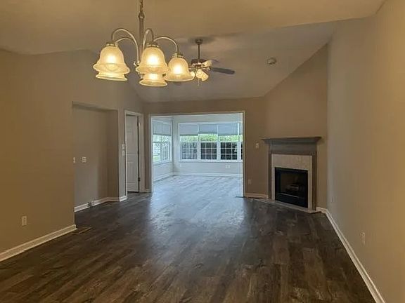 5th image of 978 Riverbend St