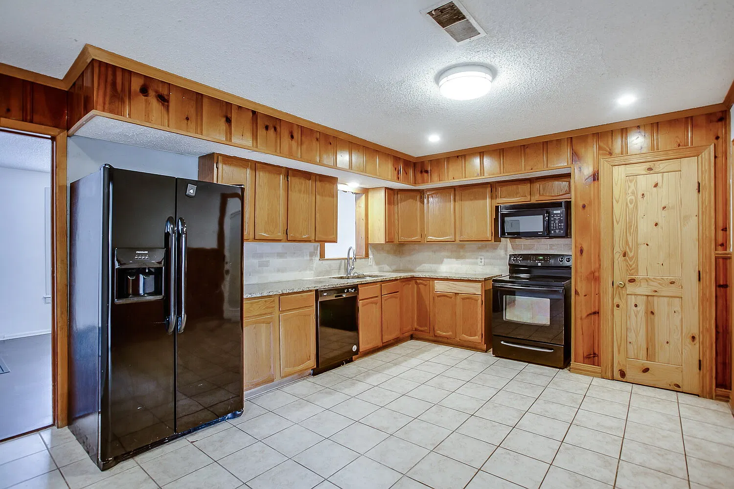 4 bed, 2.0 bath, 1775 sqft, $1,500 — Photo 4