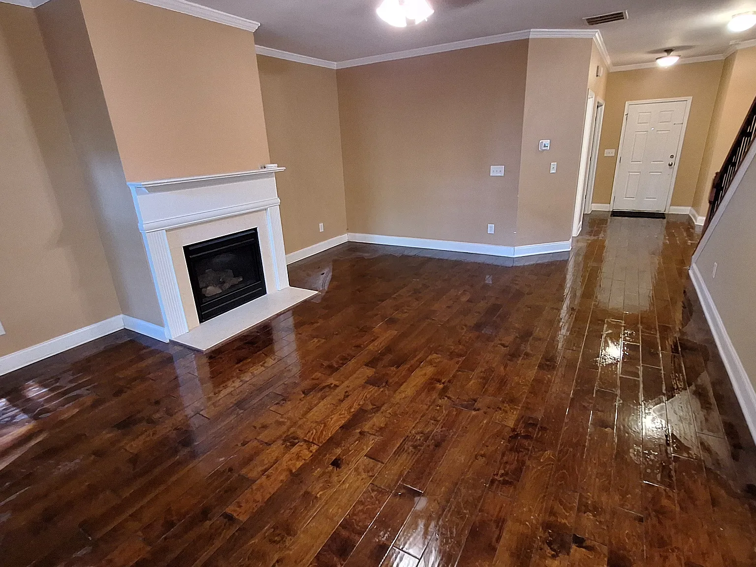 5 bed, 2955 sqft, $2,995 — Photo 2