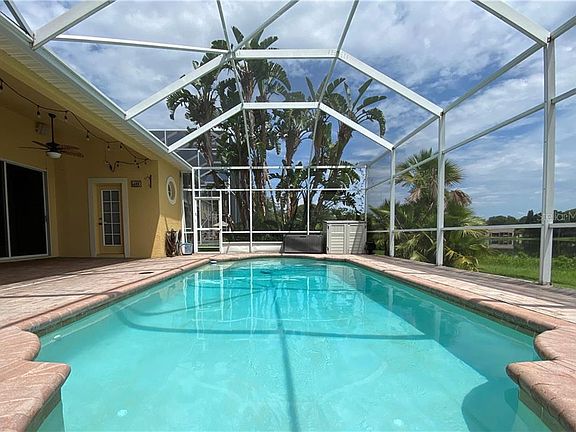 5th image of 222 Rosana Dr