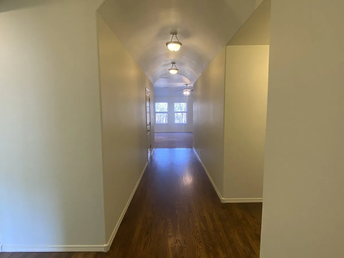 4 bed, 2.0 bath, 1863 sqft, $2,300 — Photo 2