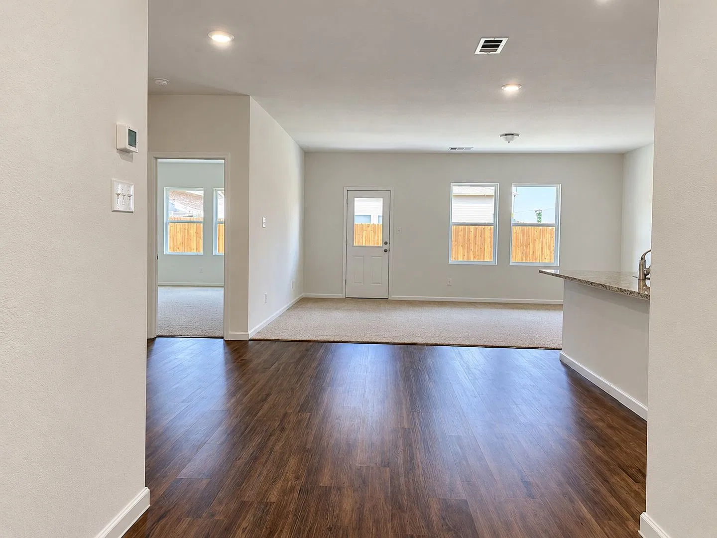 Gorgeous Single Family Home for Lease in Marine Creek Hills — Photo 3