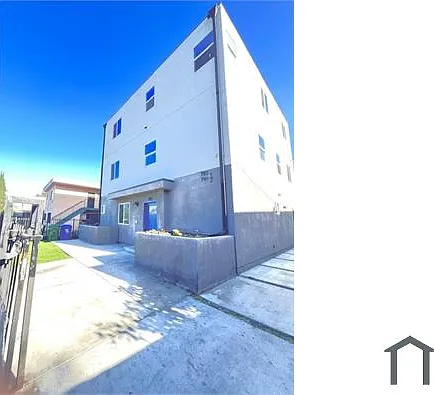 789 E 41st Pl — Photo 2