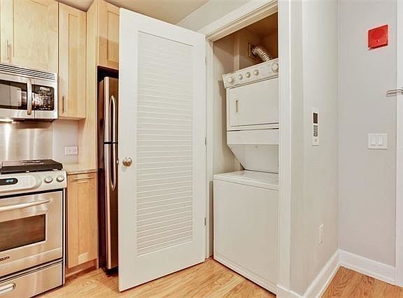 4th image of 105 Greene St APT 1103