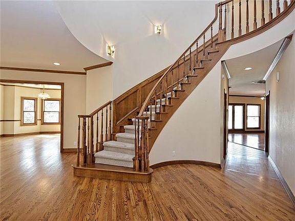3rd image of 4400 Waterford Pl