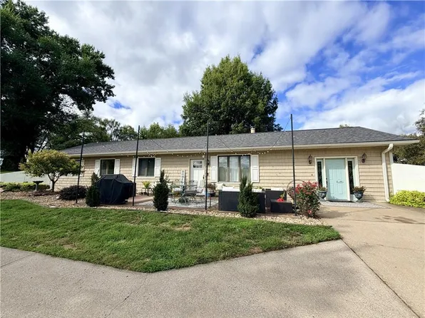 2723 Mansfield Rd, Saint Joseph, MO 64503