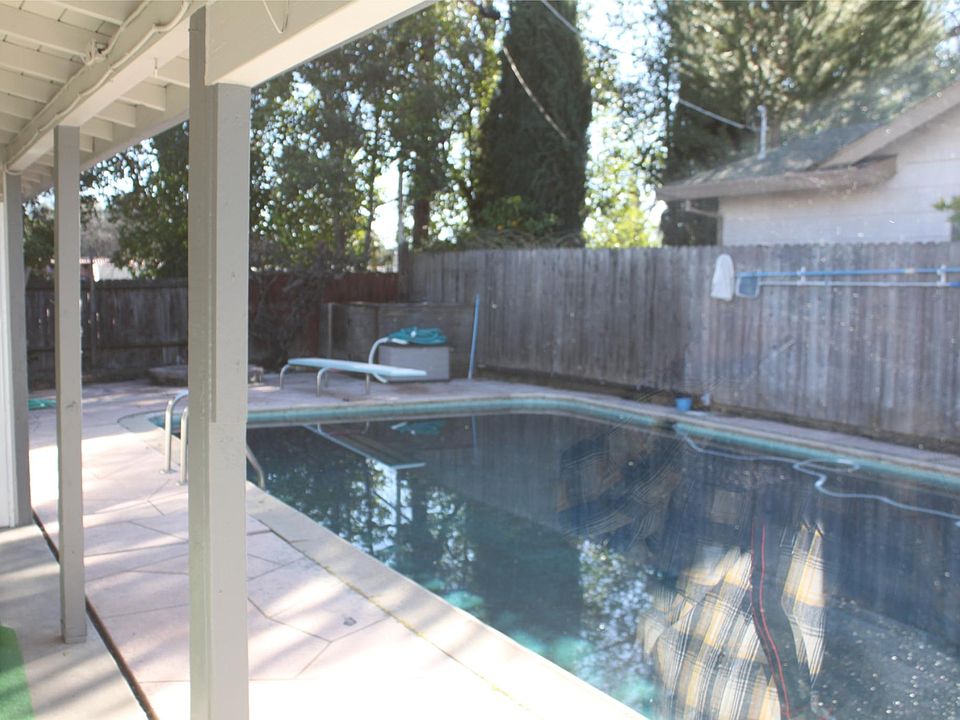 Backyard patio & pool