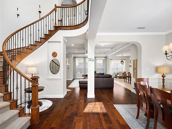 2nd image of 6933 Fullerton Cir