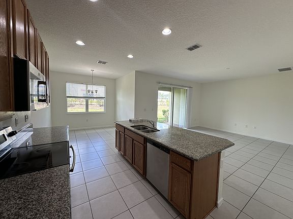 4th image of 197 Trinity Ridge Cir