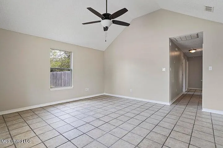 3 bed, 2.0 bath, 1360 sqft, $1,400 — Photo 4