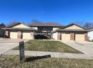 204 Sky Vue Dr APT A, Raymore, MO 64083