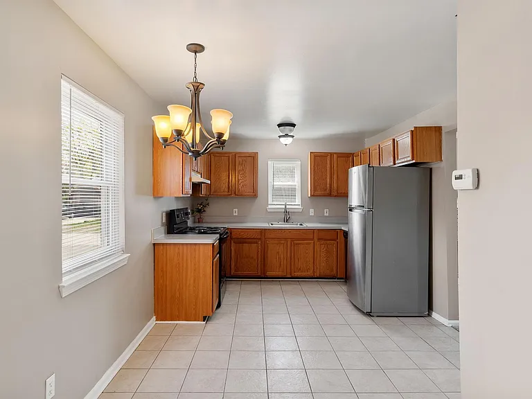 3260 Sashabaw Rd — Photo 11