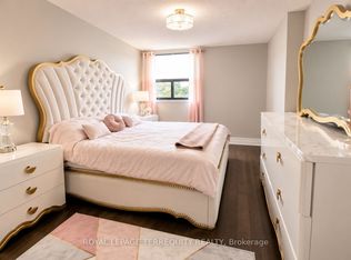 100 Wingarden Ct #409, Toronto, ON M1B2P4