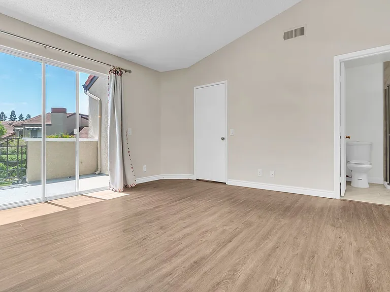 89 Stanford Ct — Photo 18