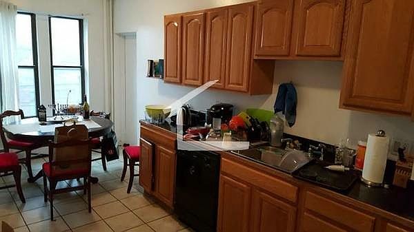 2nd image of 452 Park Dr APT 01
