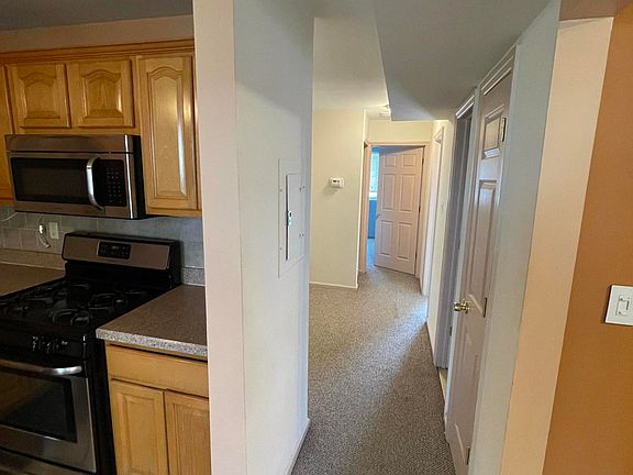 5th image of 45 Jennifer Pl #B