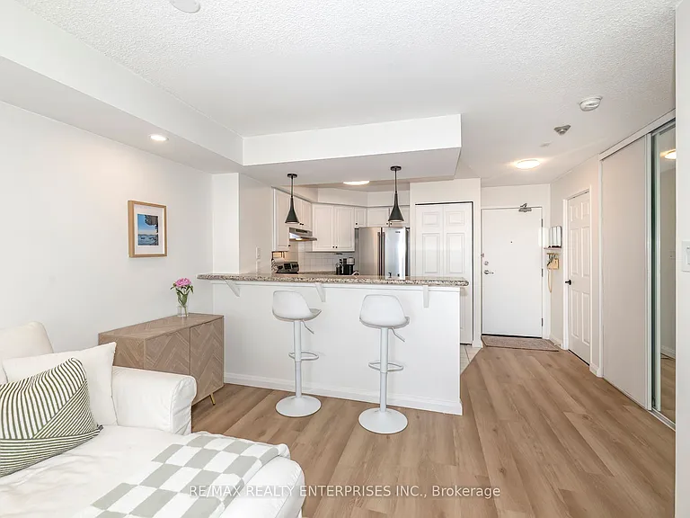 801 King St W #1108 — Photo 5