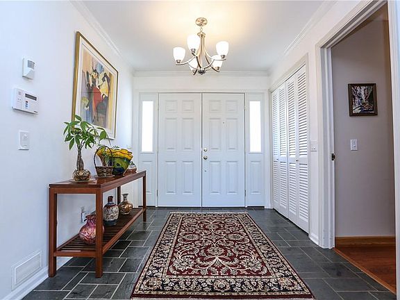 2nd image of 6 Hastings Cir