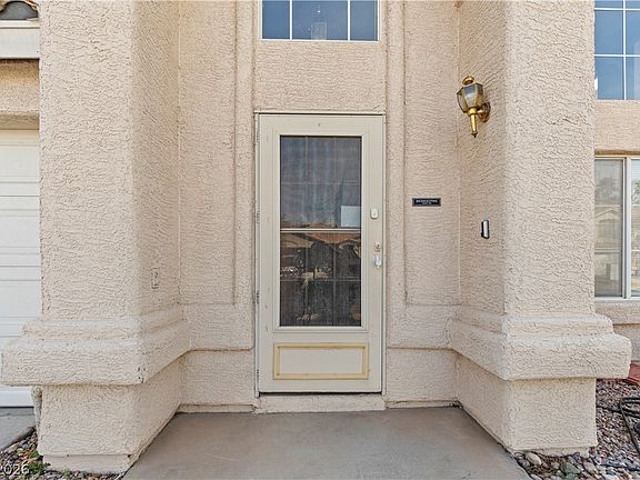 3rd image of 1419 Red Sunset Ave