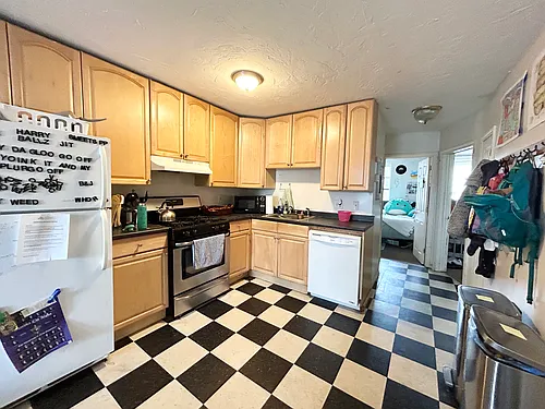 90 Hammond St #3L Photo 1