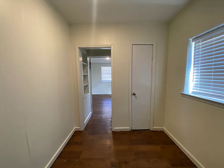 215 Queen Ave — Photo 14