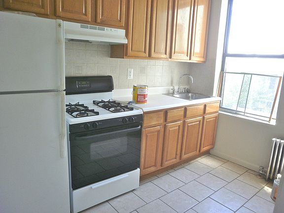 3rd image of 3226 42nd St
