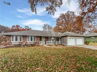 2200 Meadowlark Dr, Harrisonville, MO 64701