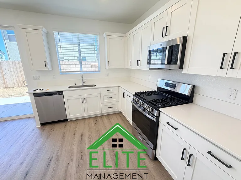 856 Pecan Tree Ln — Photo 6