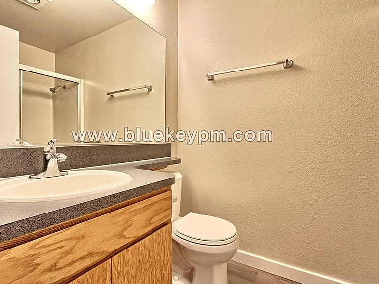 14005 NE 70th St — Photo 8