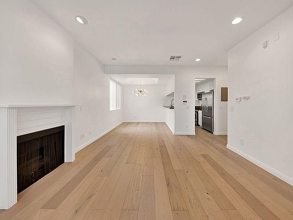 4th image of 812 N Hudson Ave APT 101
