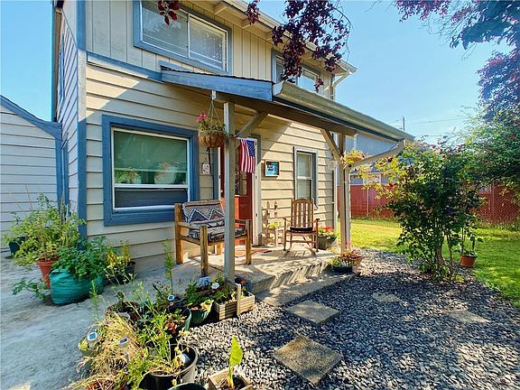 3rd image of 140 12th St SE